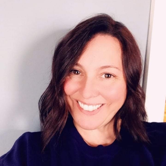 Meet your Posher, Tara - Picture 1 of 2